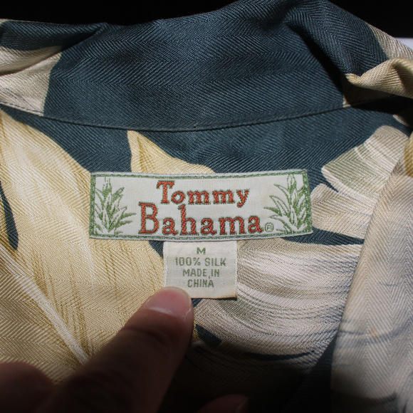 Tommy Bahama 100% Silk Short Sleeve Floral Shirt - Picture 4 of 5